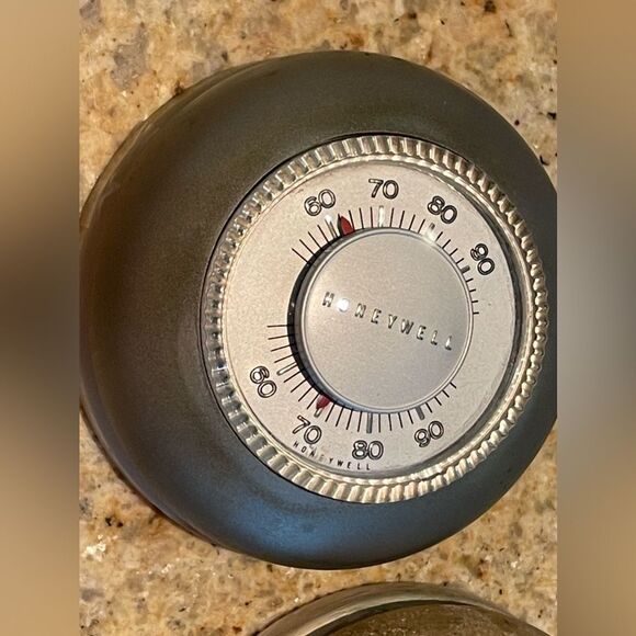 Vintage Honeywell thermostats - Picture 3 of 4